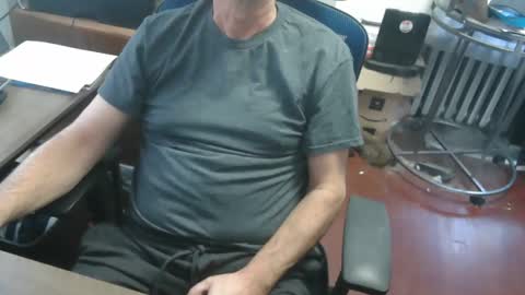 Snapshot of woodworker6473 chatting on 04/26/26, 10:07 woodworker6473 online show from 04/26/26, 10:07