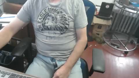 Snapshot of woodworker6473 chatting on 04/28/26, 12:32 woodworker6473 online show from 04/28/26, 12:32