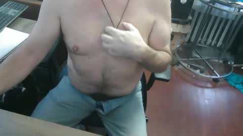 Snapshot of woodworker6473 chatting on 05/12/26, 10:51 woodworker6473 online show from 05/12/26, 10:51