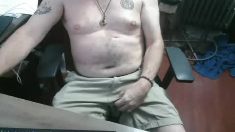 Snapshot of woodworker6473 chatting on 07/04/26, 11:22 woodworker6473 online show from 07/04/26, 11:22