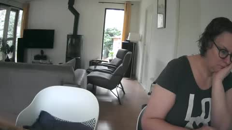 woodwurm and Snoeske online show from 02/25/25, 03:27