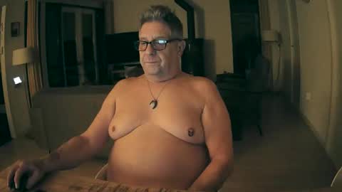 woodwurm and Snoeske online show from 11/19/25, 05:51