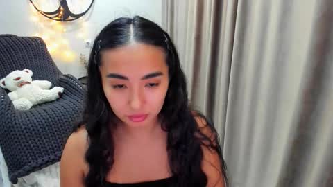 Snapshot of worldofkim chatting on 11/30/25, 09:41 dudetta Kim online show from 11/30/25, 09:41