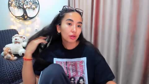 Snapshot of worldofkim chatting on 02/17/26, 10:34 dudetta Kim online show from 02/17/26, 10:34