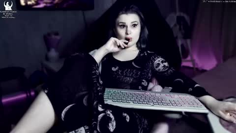 Snapshot of wounded_goddess chatting on 01/11/26, 06:18 Goddess Sophy online show from 01/11/26, 06:18