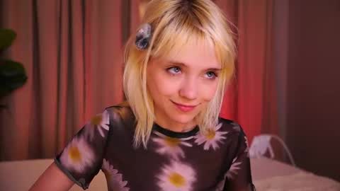 Snapshot of wow_angel chatting on 07/28/26, 11:17 wow_angel online show from 07/28/26, 11:17