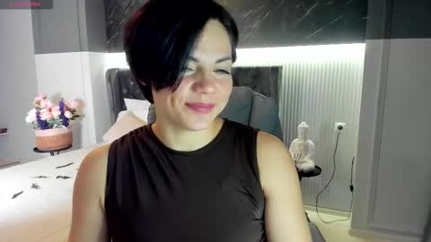 Maya online show from 10/31/25, 12:33