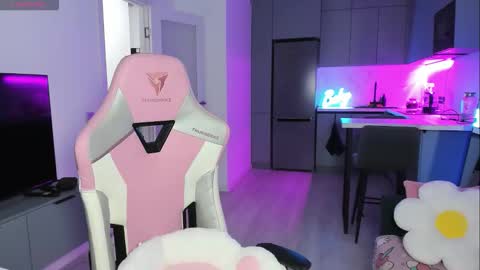 Emi online show from 09/08/25, 07:02