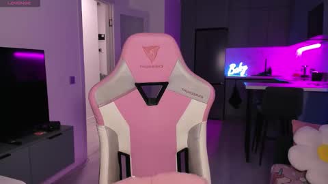 Emi online show from 10/14/25, 04:08