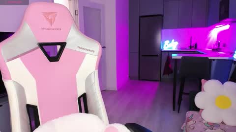 Emi online show from 12/14/25, 04:12