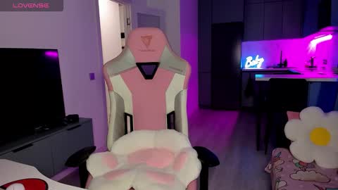 Snapshot of wowlovie666 chatting on 01/09/26, 05:04 Emi online show from 01/09/26, 05:04