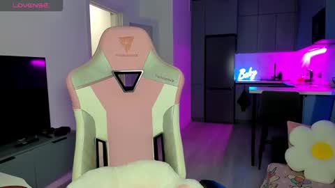 Snapshot of wowlovie666 chatting on 01/13/26, 05:07 Emi online show from 01/13/26, 05:07