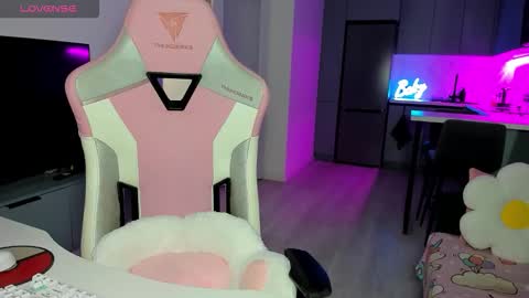 Snapshot of wowlovie666 chatting on 01/14/26, 05:07 Emi online show from 01/14/26, 05:07