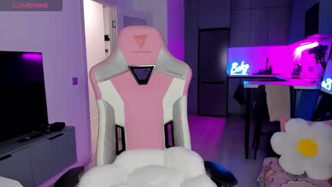 Snapshot of wowlovie666 chatting on 02/05/26, 03:00 Emi online show from 02/05/26, 03:00