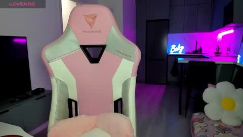 Snapshot of wowlovie666 chatting on 03/10/26, 04:06 Emi online show from 03/10/26, 04:06