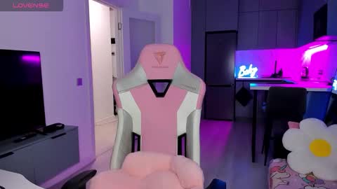 Snapshot of wowlovie666 chatting on 03/16/26, 05:02 Emi online show from 03/16/26, 05:02