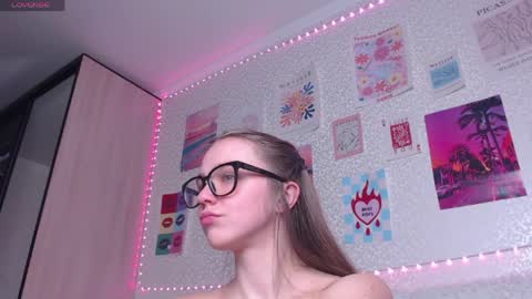 Snapshot of wrathbabe chatting on 05/11/26, 02:45 Bella online show from 05/11/26, 02:45