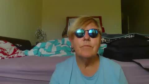 Snapshot of wwwwio chatting on 09/20/25, 12:00 wwwwio online show from 09/20/25, 12:00