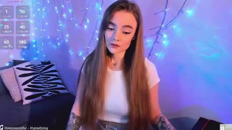 Snapshot of wxiuixw chatting on 02/22/25, 07:47 Sonya online show from 02/22/25, 07:47