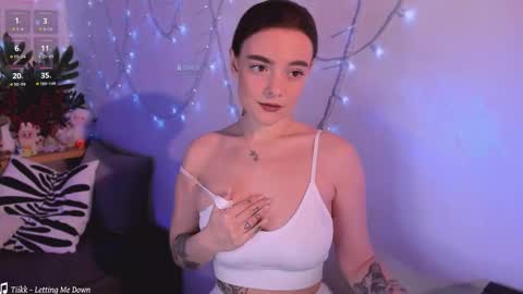 Snapshot of wxiuixw chatting on 02/05/26, 02:33 Sonya online show from 02/05/26, 02:33