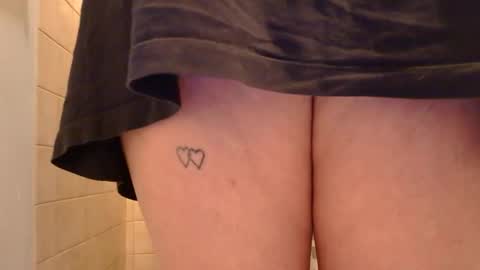 Snapshot of x2kayx2 chatting on 11/12/25, 08:37 x2kayx2 online show from 11/12/25, 08:37