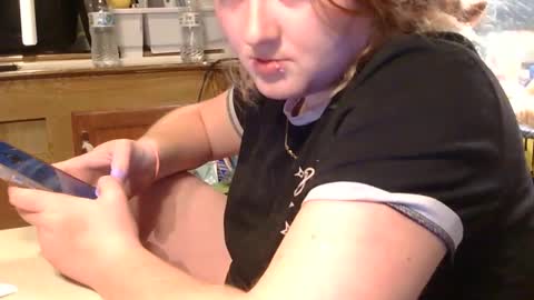 Snapshot of x2kayx2 chatting on 02/04/26, 01:11 x2kayx2 online show from 02/04/26, 01:11