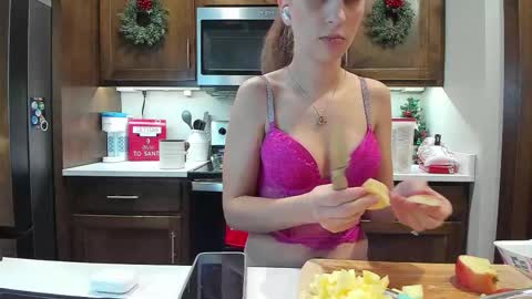 Snapshot of x_buttercup_x chatting on 12/04/25, 04:44 x_buttercup_x online show from 12/04/25, 04:44