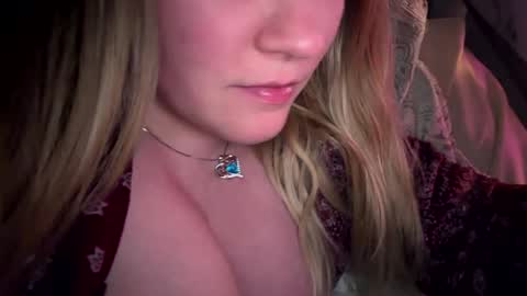 Snapshot of x_dreamgirl_x chatting on 03/20/26, 05:23 Mariah online show from 03/20/26, 05:23