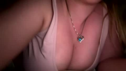 Snapshot of x_dreamgirl_x chatting on 04/04/26, 04:00 Mariah online show from 04/04/26, 04:00