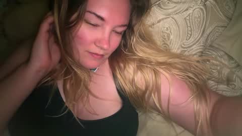 Snapshot of x_dreamgirl_x chatting on 04/19/26, 06:10 Mariah online show from 04/19/26, 06:10