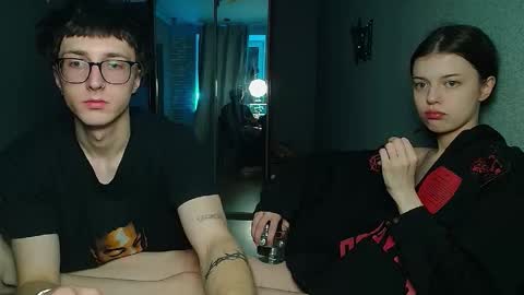 Snapshot of x_files_t chatting on 11/27/25, 06:04 Philipp and Este online show from 11/27/25, 06:04