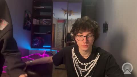 Snapshot of x_files_t chatting on 02/03/26, 03:15 Philipp and Este online show from 02/03/26, 03:15