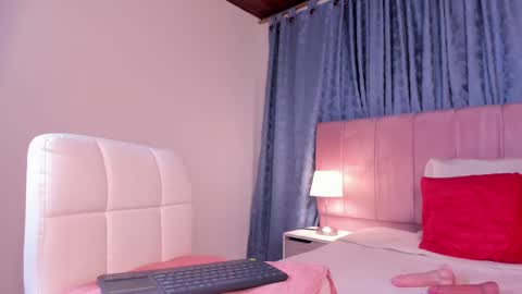 Snapshot of x_milu chatting on 02/14/25, 05:57 x_milu online show from 02/14/25, 05:57