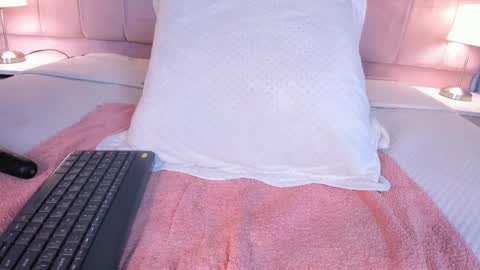 Snapshot of x_milu chatting on 03/08/25, 10:02 x_milu online show from 03/08/25, 10:02