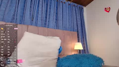 Snapshot of x_milu chatting on 12/13/25, 07:40 x_milu online show from 12/13/25, 07:40