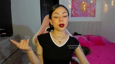 Snapshot of x_moonshine chatting on 10/23/25, 02:44 s s s online show from 10/23/25, 02:44