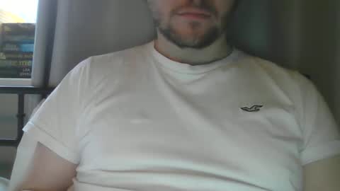 Snapshot of x_yes chatting on 12/23/24, 10:32 x_yes online show from 12/23/24, 10:32