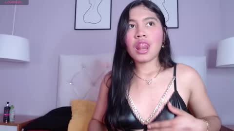 Snapshot of xaander_ chatting on 09/23/25, 03:20 aurora online show from 09/23/25, 03:20