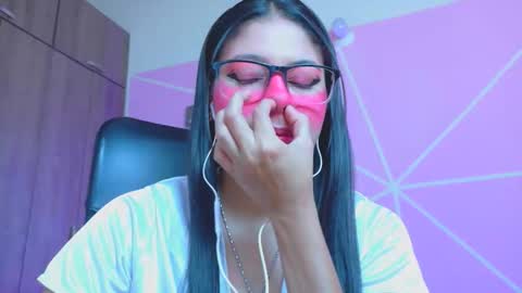 Snapshot of xallysonx_ chatting on 05/12/26, 11:51 XALLYSONX online show from 05/12/26, 11:51