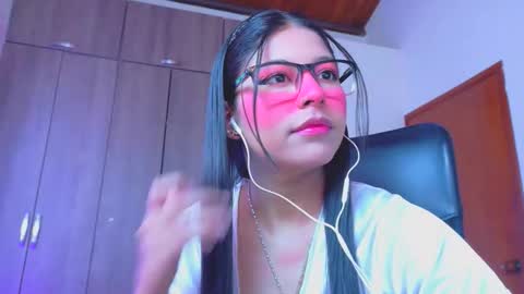 Snapshot of xallysonx_ chatting on 06/05/26, 12:00 XALLYSONX online show from 06/05/26, 12:00