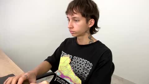 Snapshot of xamyu chatting on 03/04/25, 08:27 Xam online show from 03/04/25, 08:27