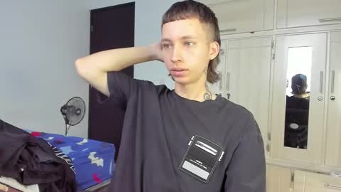 Snapshot of xamyu chatting on 12/17/25, 02:23 Xam online show from 12/17/25, 02:23