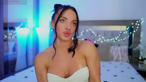 Alexandra online show from 06/15/26, 09:50