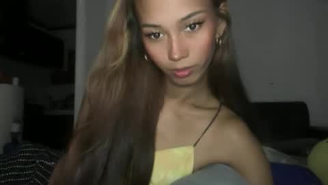 Snapshot of xandraluxe_xoxo chatting on 11/22/25, 08:52 Cassandra online show from 11/22/25, 08:52