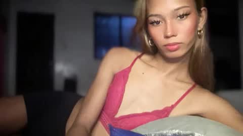 Snapshot of xandraluxe_xoxo chatting on 11/30/25, 06:12 Cassandra online show from 11/30/25, 06:12