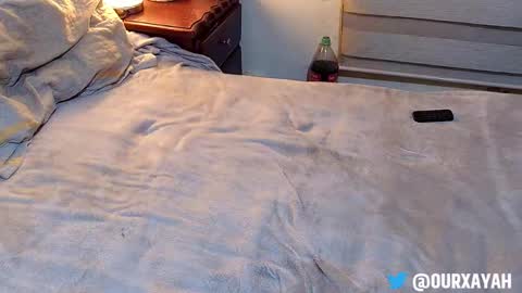 Snapshot of xayahnds chatting on 09/18/25, 02:35 XAYAH online show from 09/18/25, 02:35