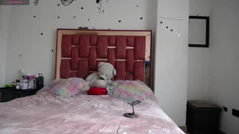 xayu online show from 11/10/25, 07:46