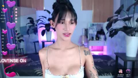 I LOVEE TO TRAVEL AROUND THE WORLD online show from 10/20/25, 12:27