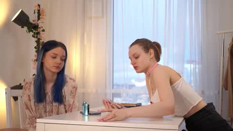 Luna and Lina online show from 11/08/25, 04:12