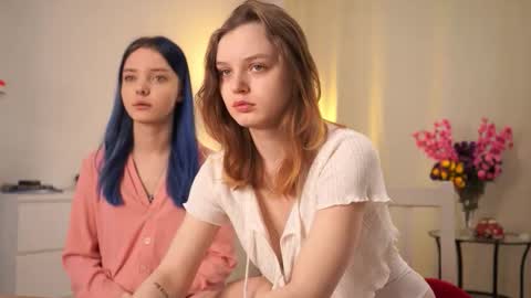 Luna and Lina online show from 11/10/25, 04:11